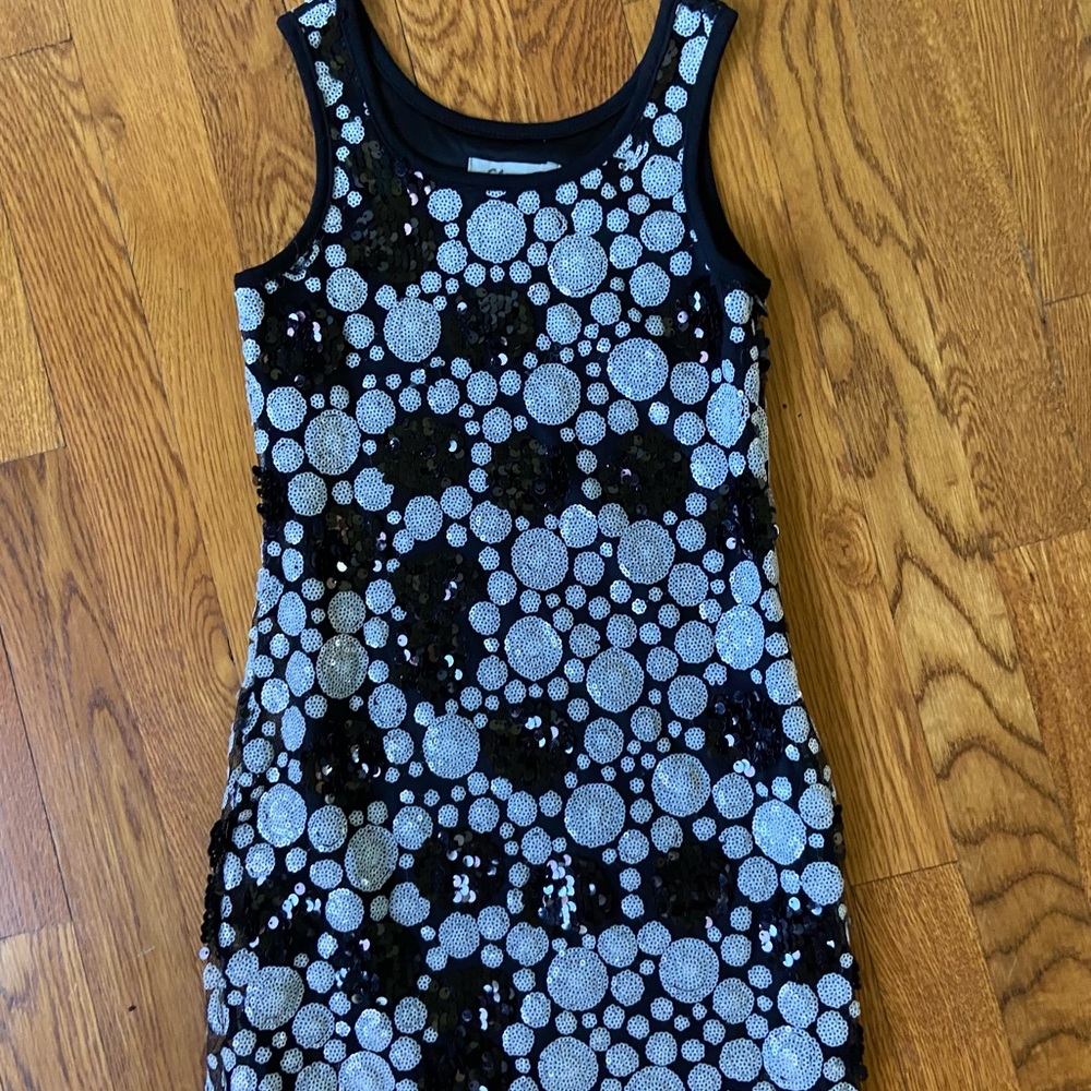 Stylish dress comfortable for kids and great to make them happy.